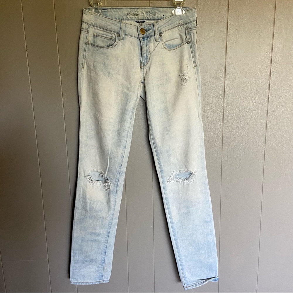 American Eagle Outfitters Light Wash Skinny Jeans